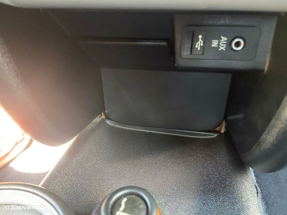 MINI 3 Portas Cooper D - 18