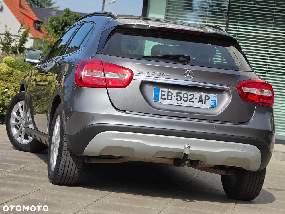 Mercedes-Benz GLA 200 d Activity Edition - 24