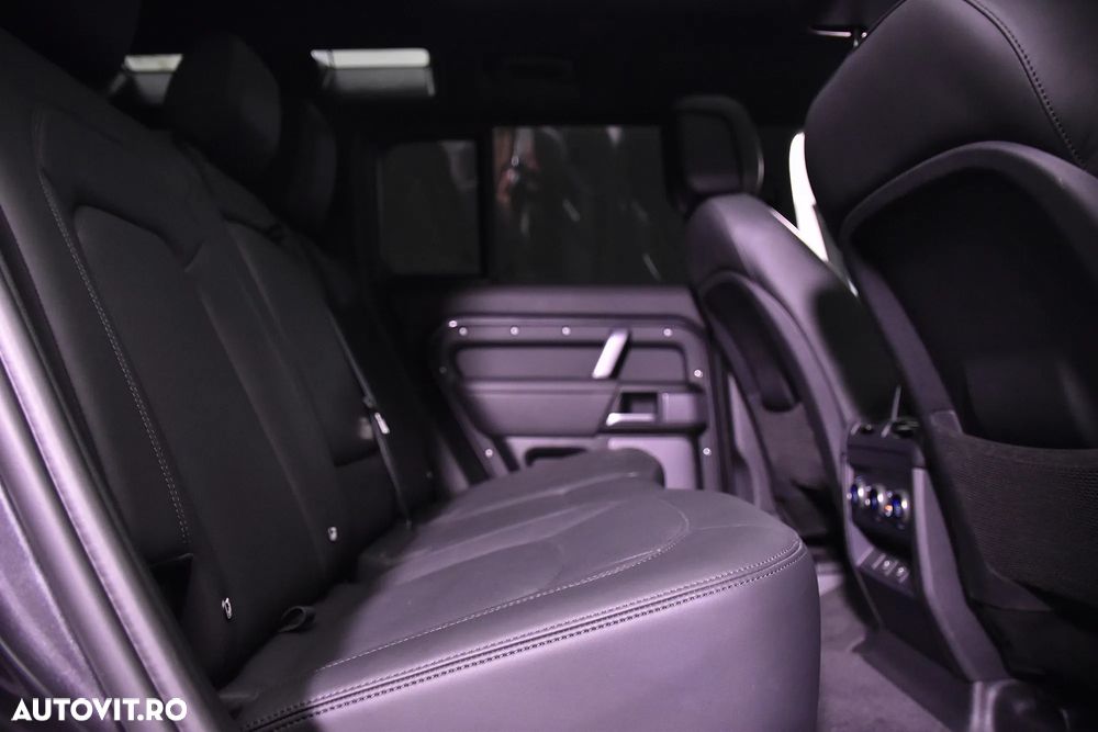 Land Rover Defender - 12
