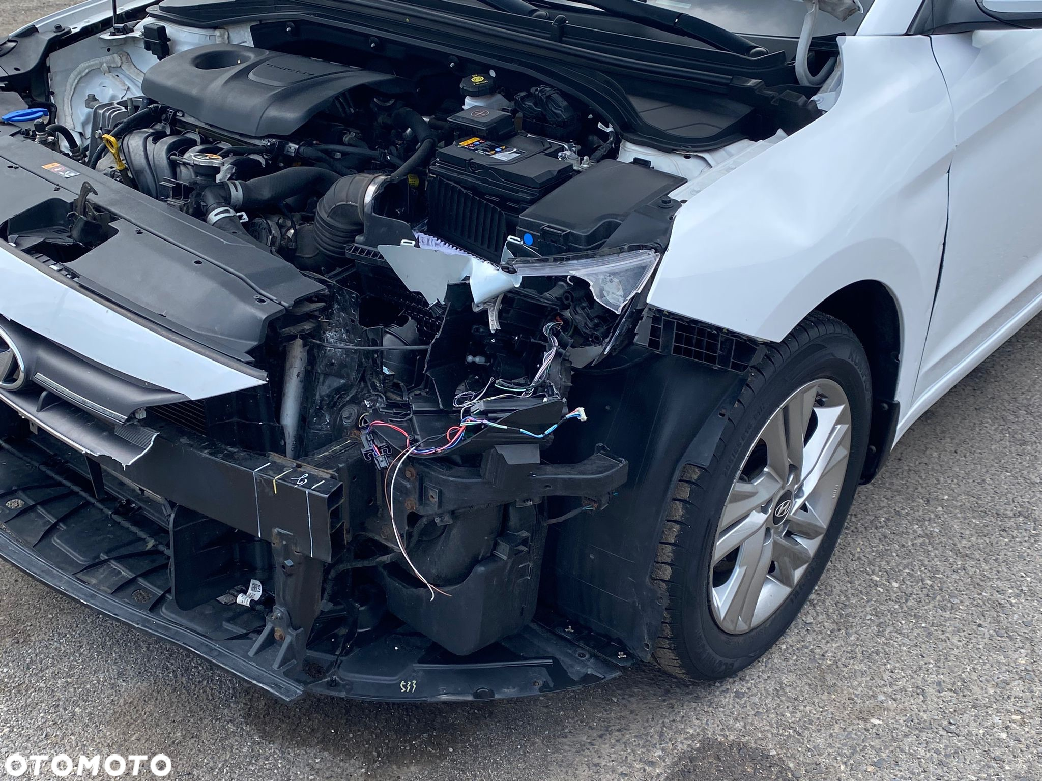Hyundai Elantra 1.6 Comfort - 9