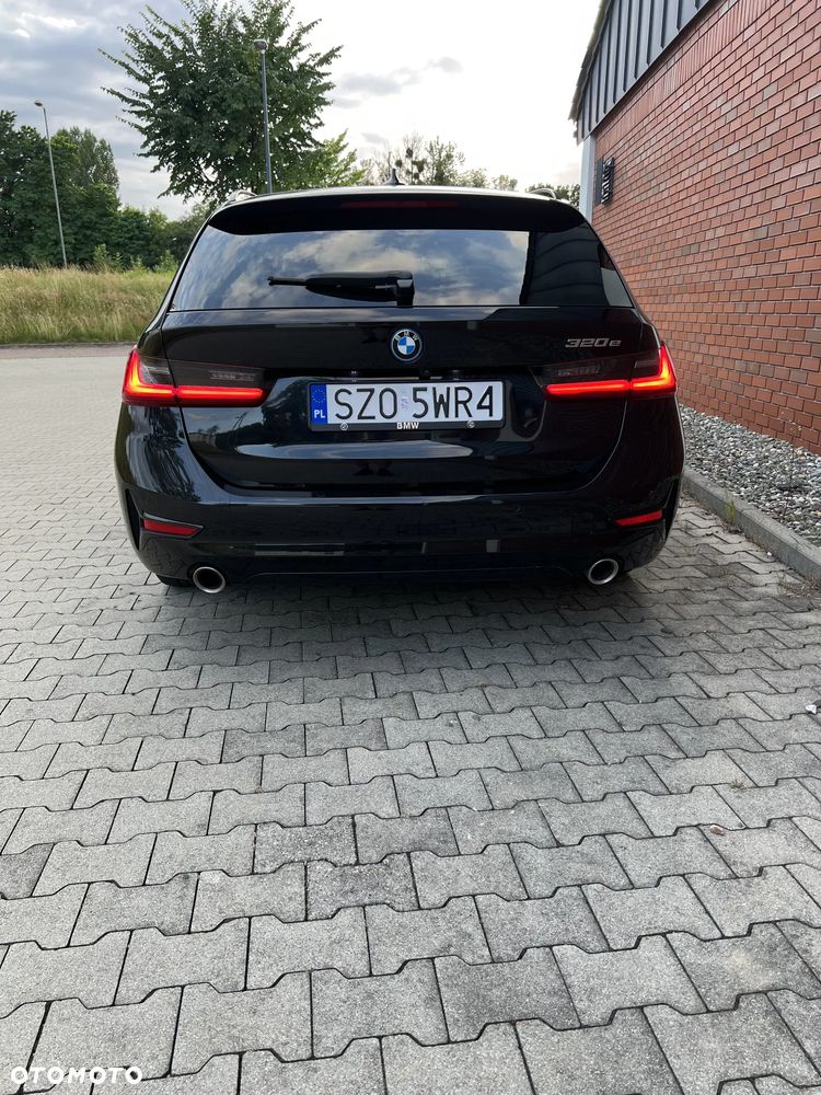 BMW Seria 3 320e M Sport - 13