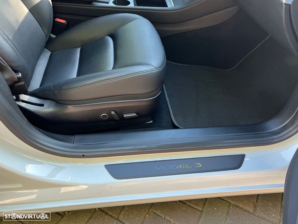 Tesla Model 3 - 31