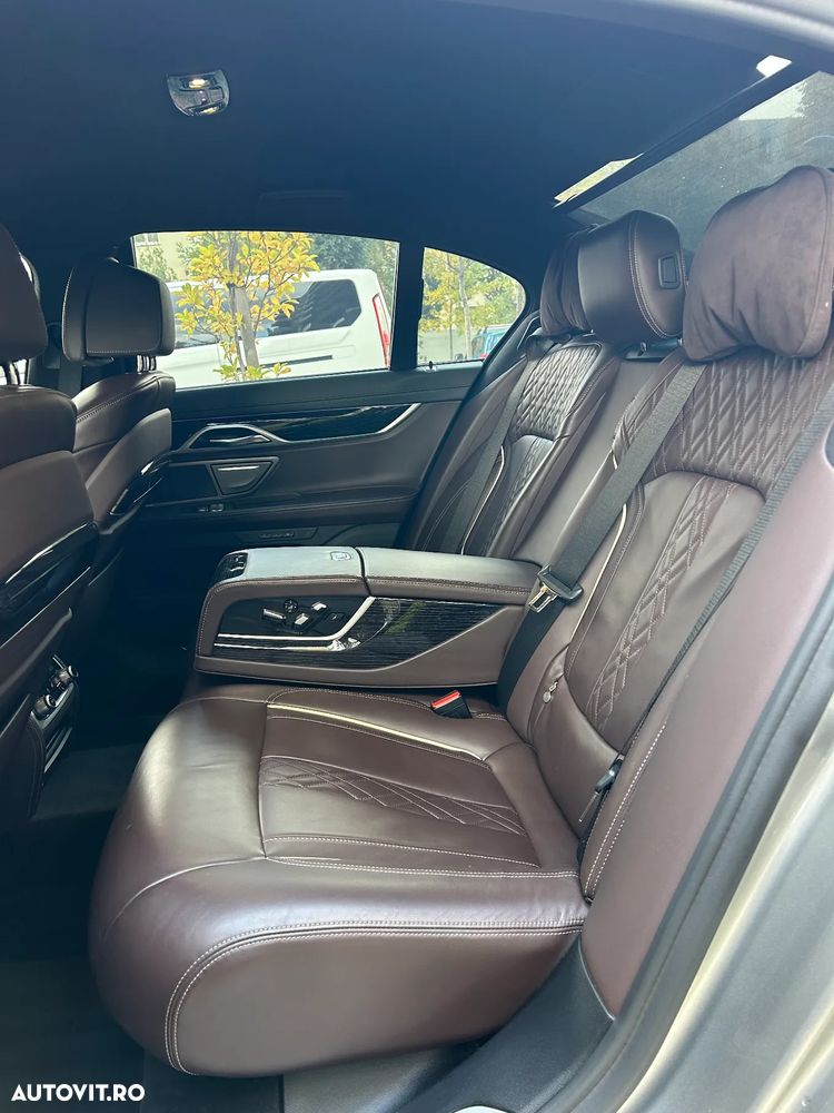 BMW Seria 7 745e - 21