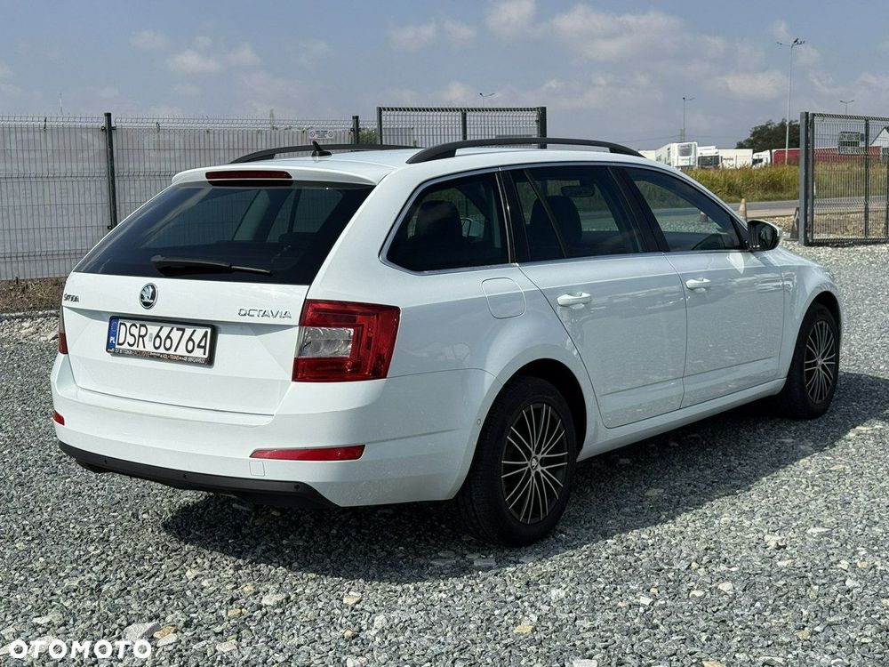 Skoda Octavia Combi 2.0 TDI DSG Style - 9