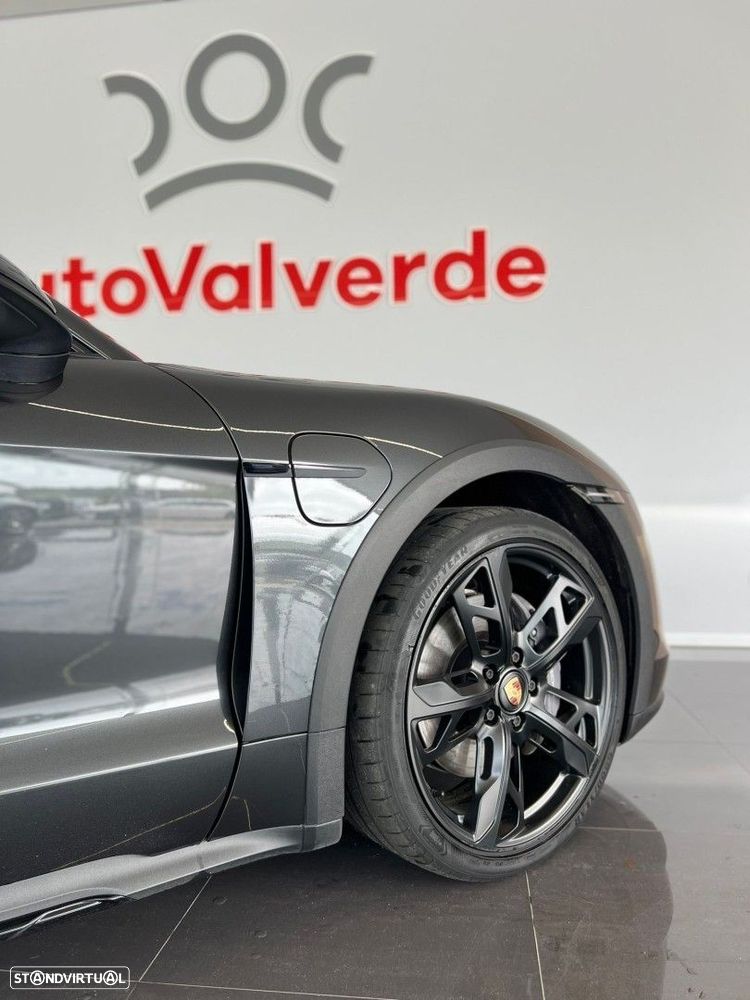 Porsche Taycan Cross Turismo 4 - 11