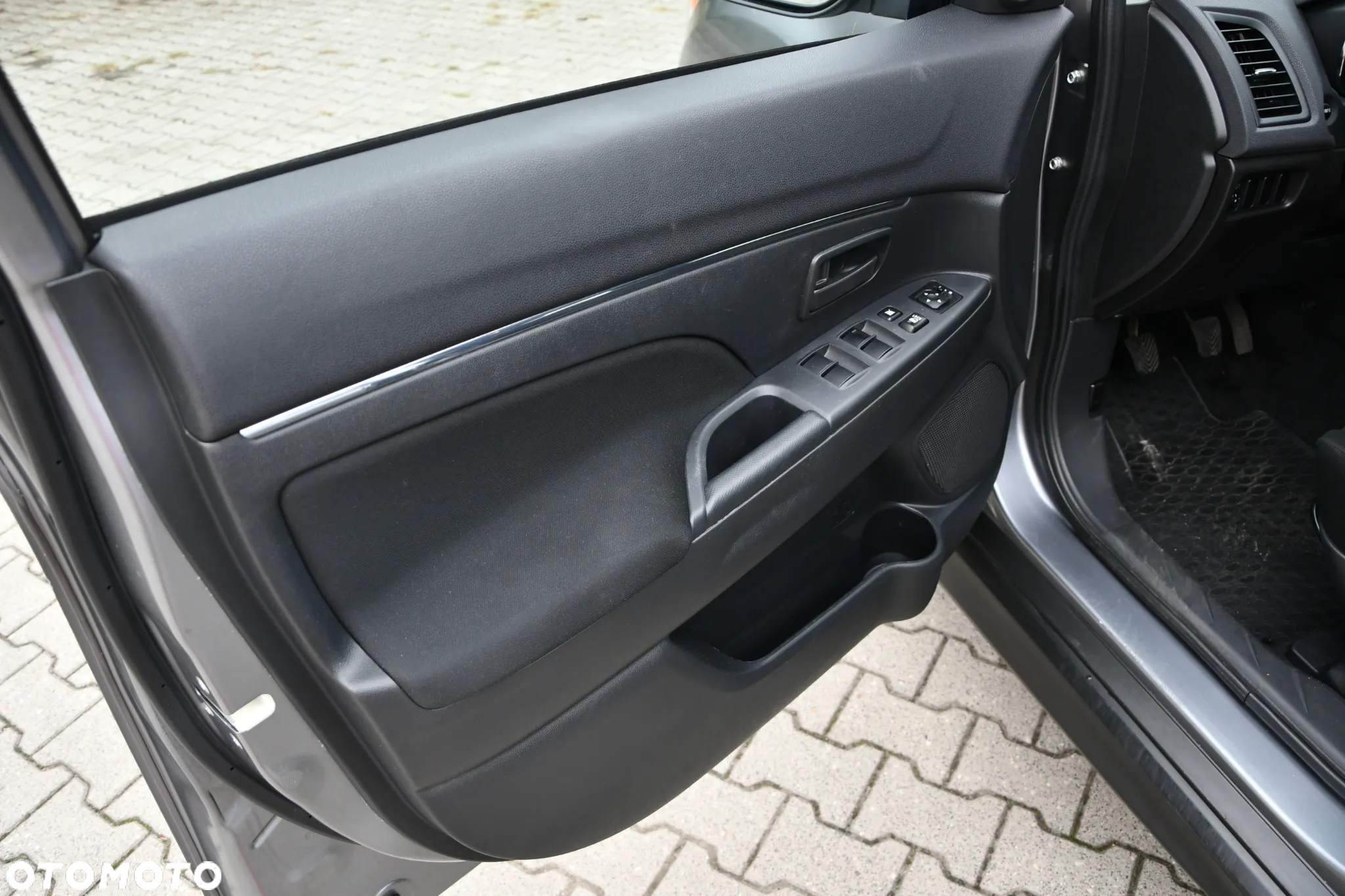 Mitsubishi ASX 1.6 Inform - 16
