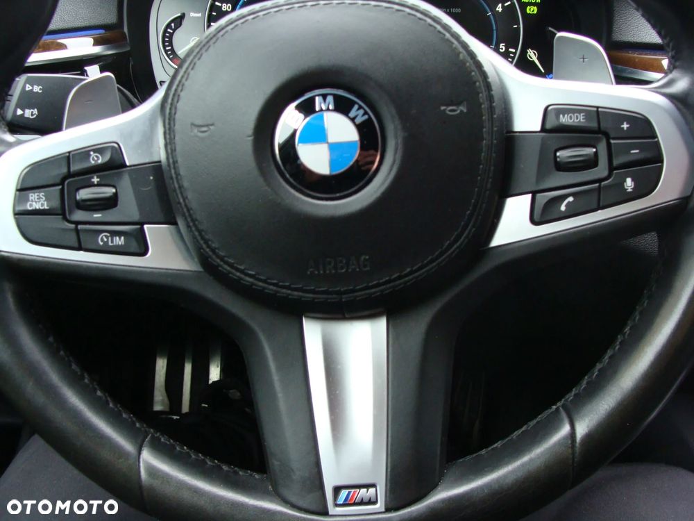 BMW Seria 5 520d xDrive M Sport sport - 24