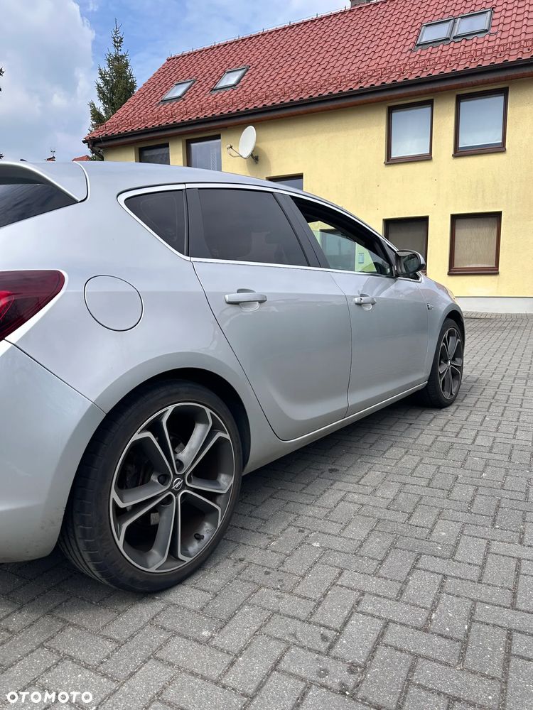 Opel Astra 2.0 CDTI Cosmo - 9