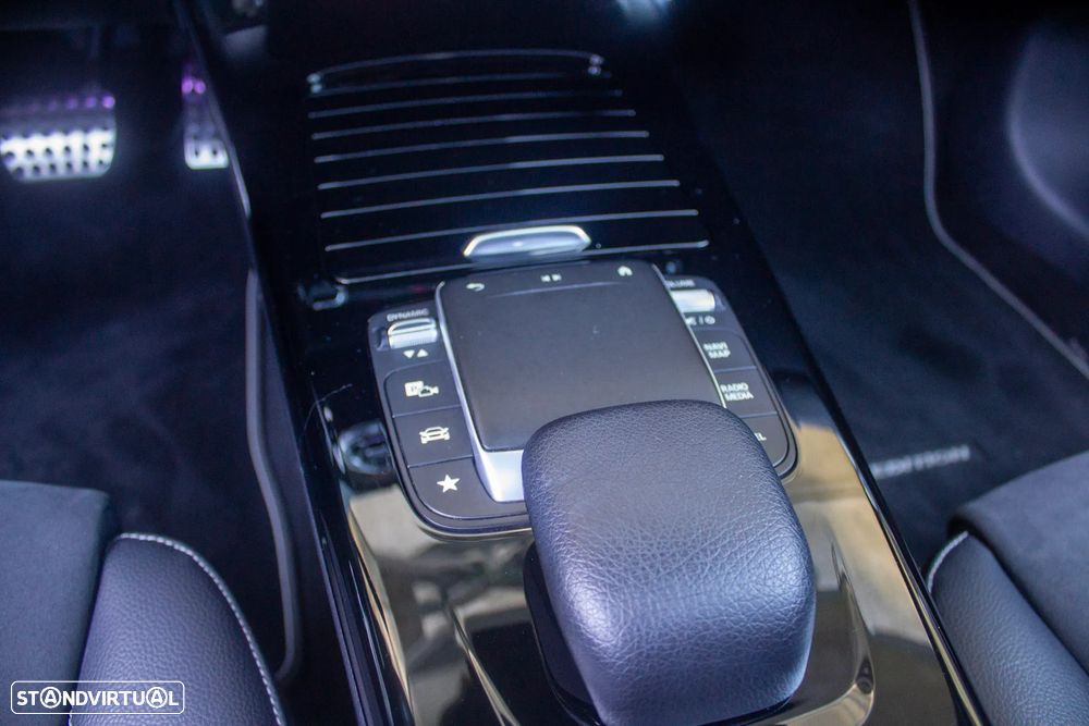 Mercedes-Benz A 250 Limousine e AMG Line - 21