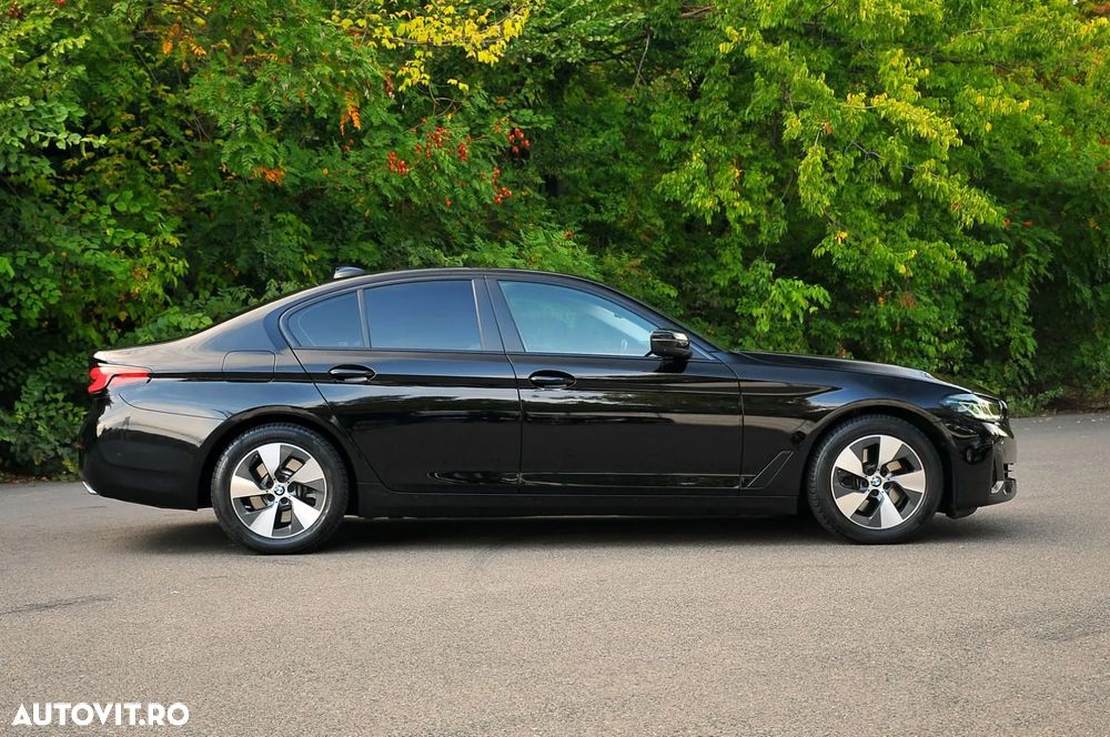 BMW Seria 5 520d AT MHEV - 33