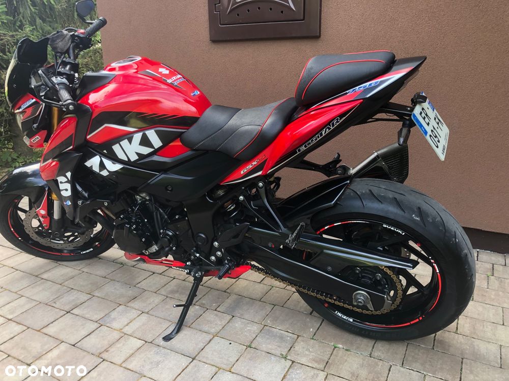 Suzuki GSX - 8
