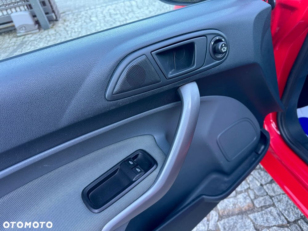 Ford Fiesta 1.25 Celebration - 27