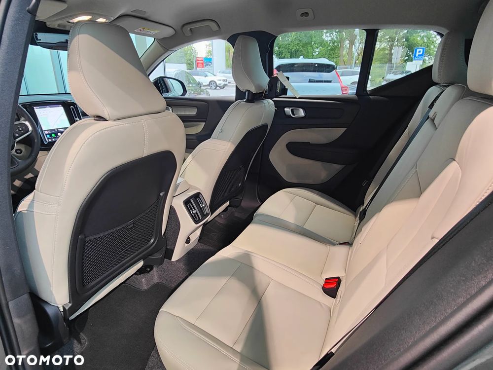 Volvo XC 40 B3 Plus Dark - 8