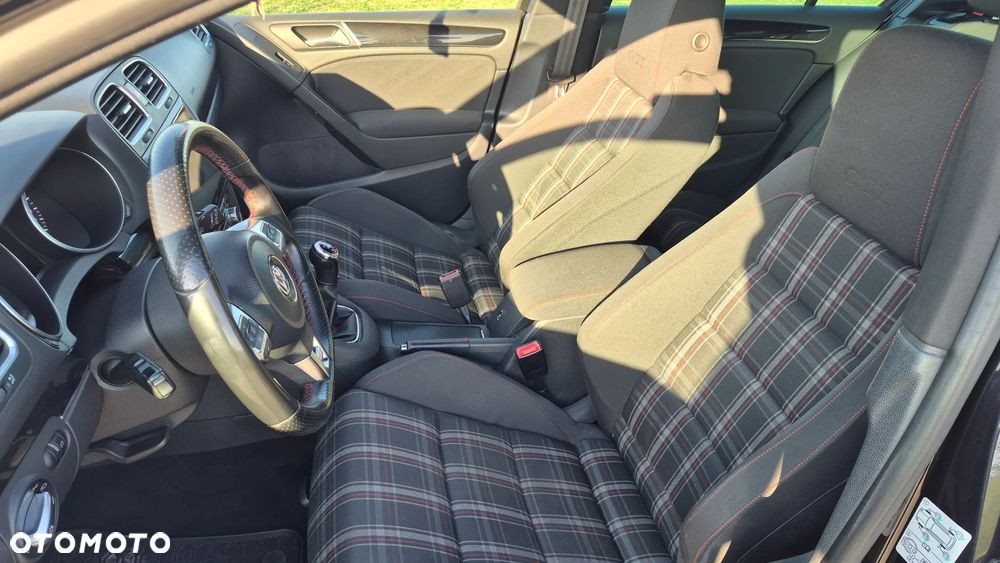 Volkswagen Golf - 10