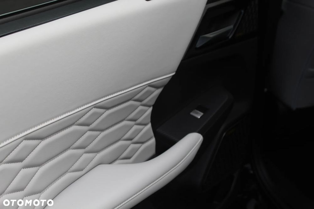 Mitsubishi Outlander - 14