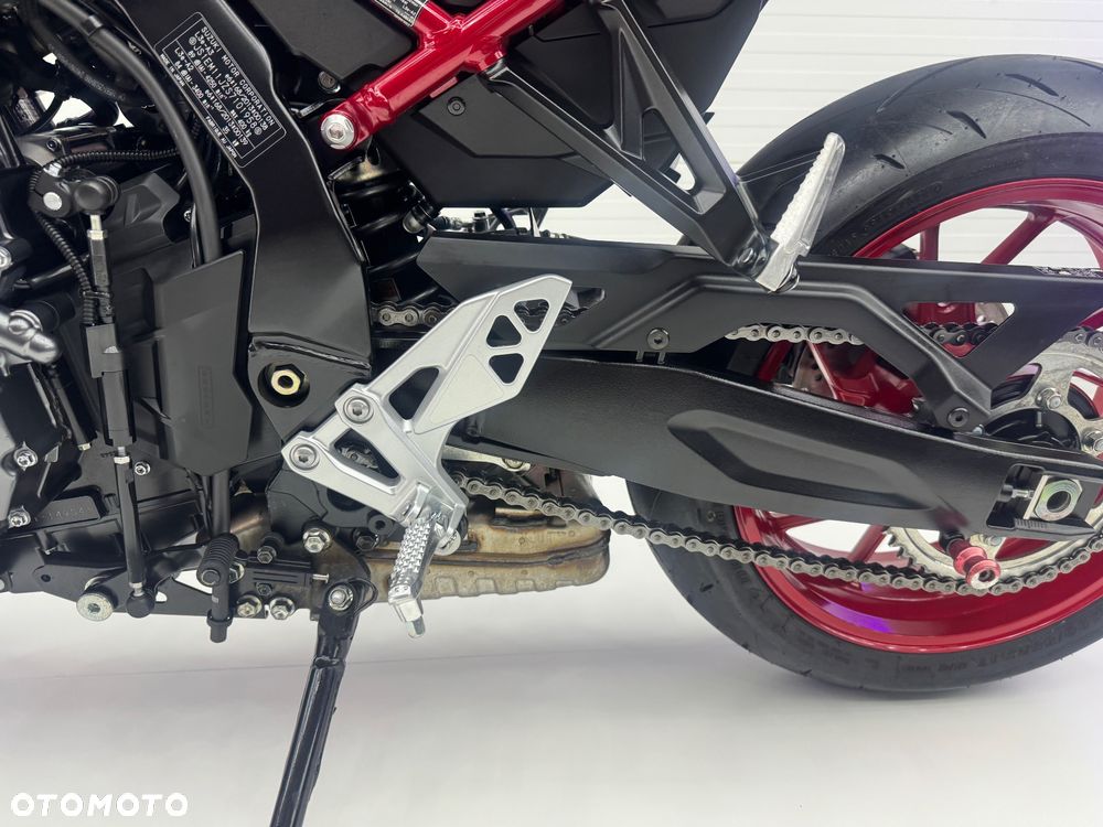 Suzuki GSX - 28