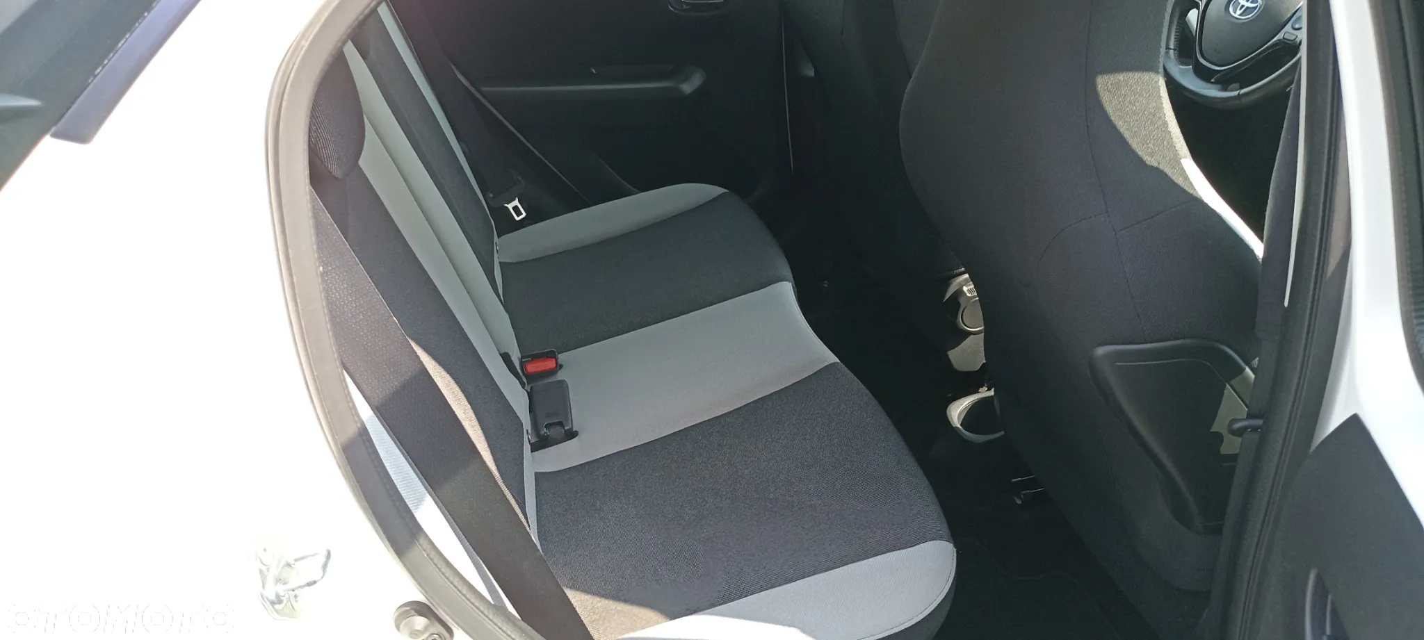 Toyota Aygo x-play touch - 29