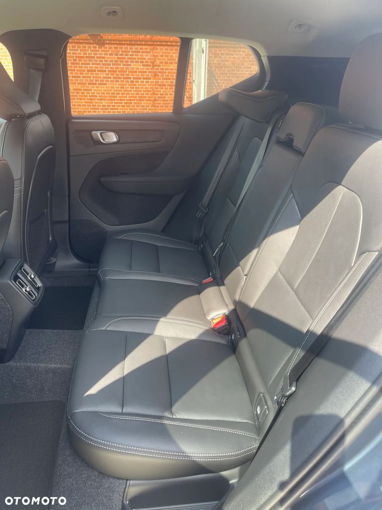 Volvo XC 40 B3 Plus Dark - 23