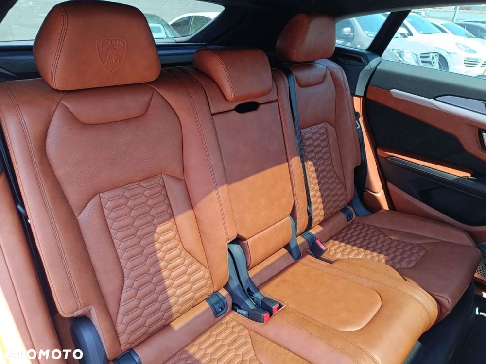 Lamborghini Urus - 36