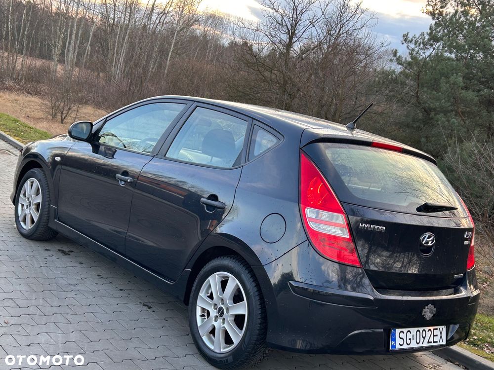 Hyundai i30 1.6 CRDi Base EU5 - 6