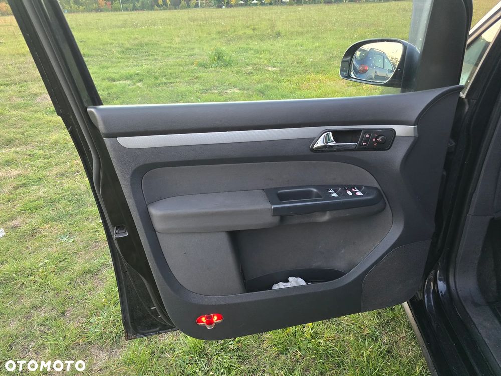 Volkswagen Touran - 20