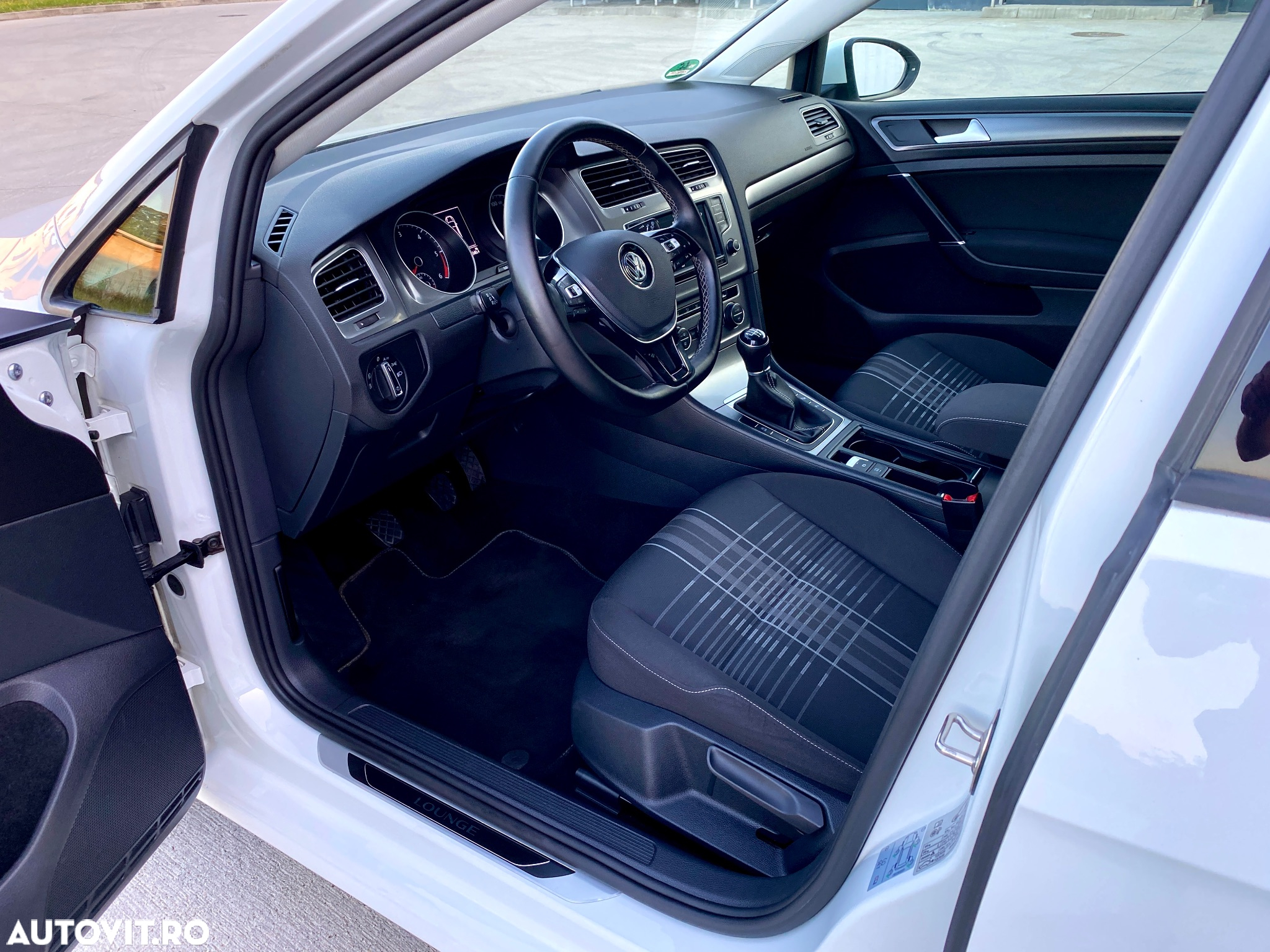 Volkswagen Golf 1.6 TDI BlueMotion Technology Lounge - 5