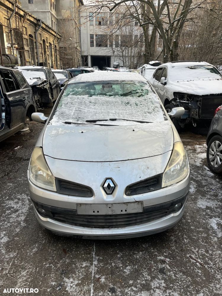 Dezmembrez Renault Clio 3 gri argintiu benzina 2007 - 4