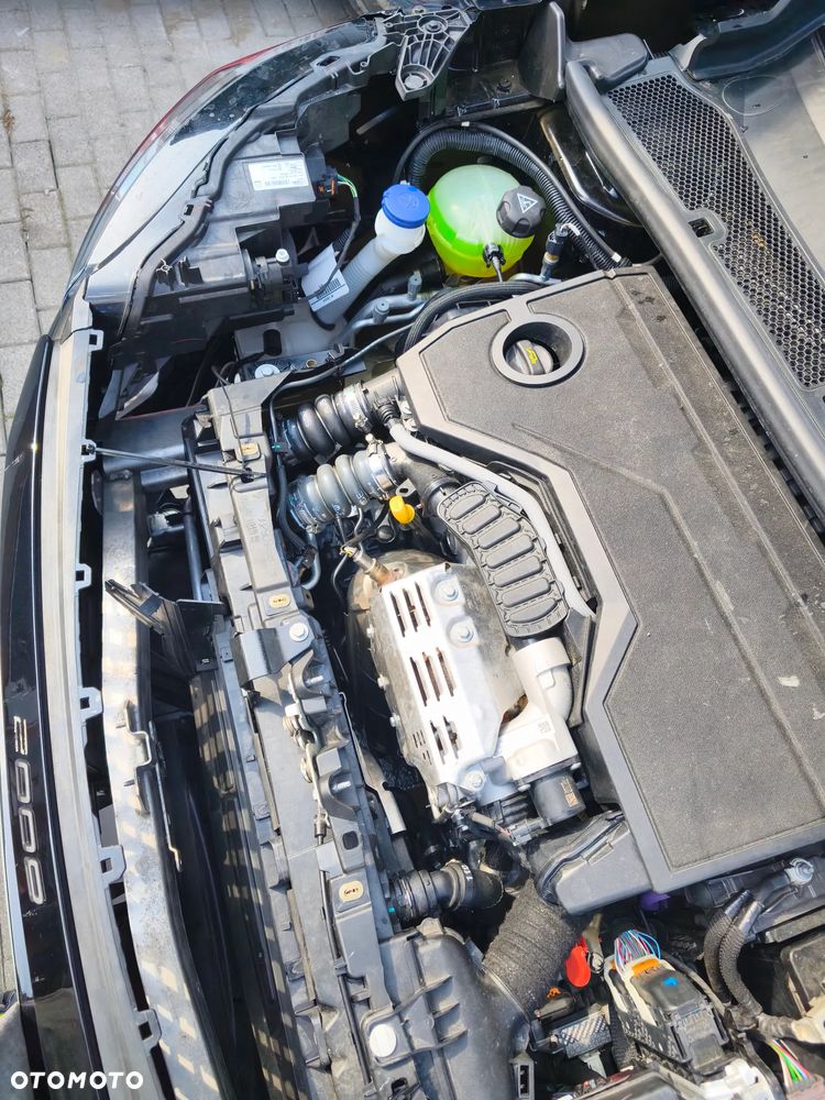 Peugeot 2008 Hybrid 136 e-DSC Style - 28