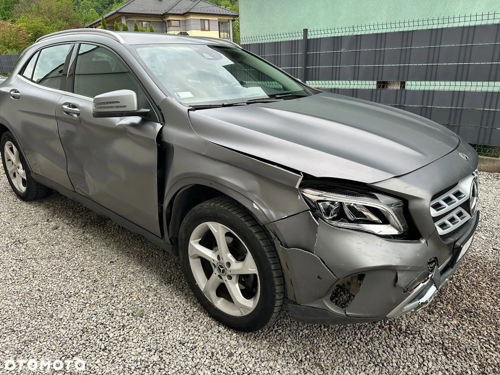 Mercedes-Benz GLA 200 7G-DCT - 4