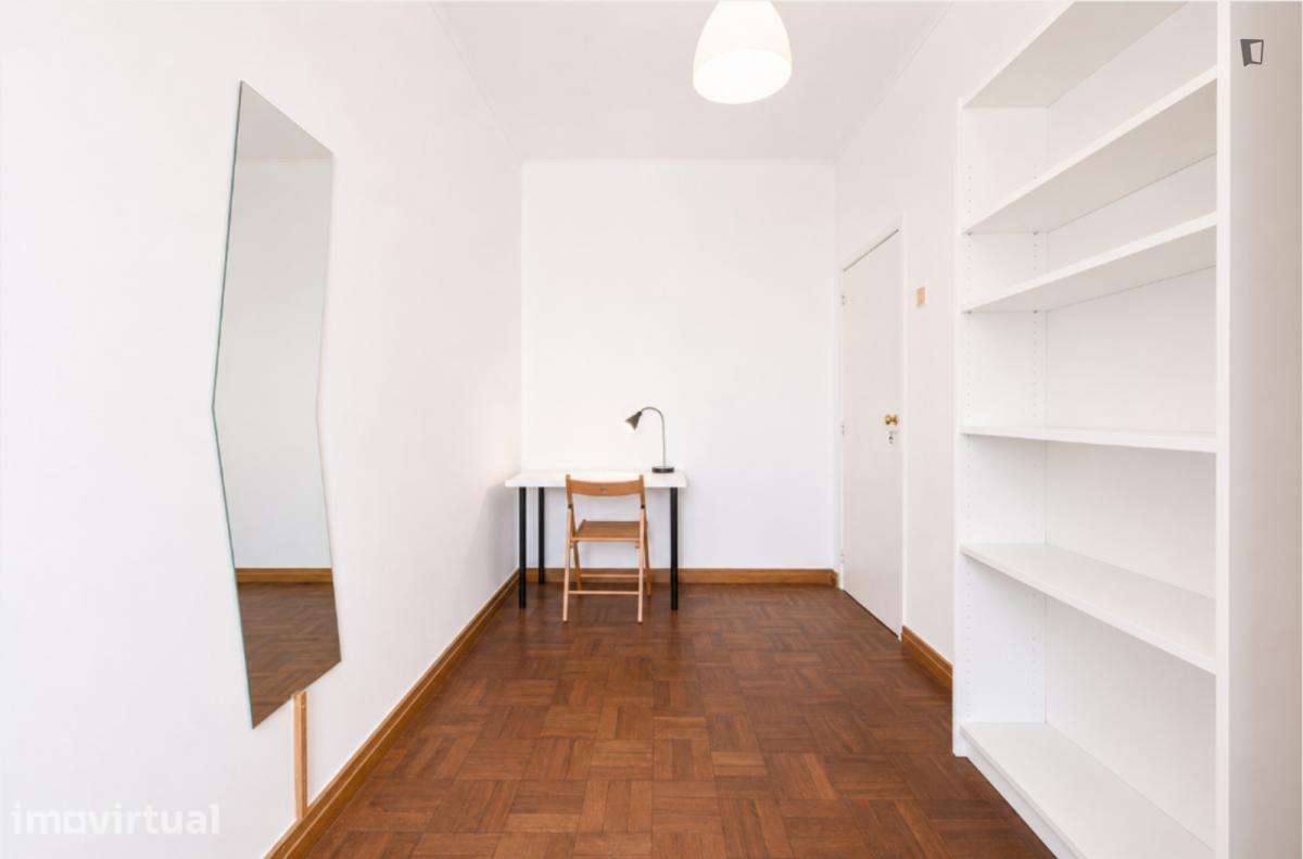 Quarto - localizado em Estrela Lisbon - Grande imagem: 2/12
