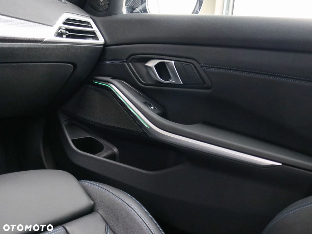 BMW Seria 3 320i xDrive M Sport - 31