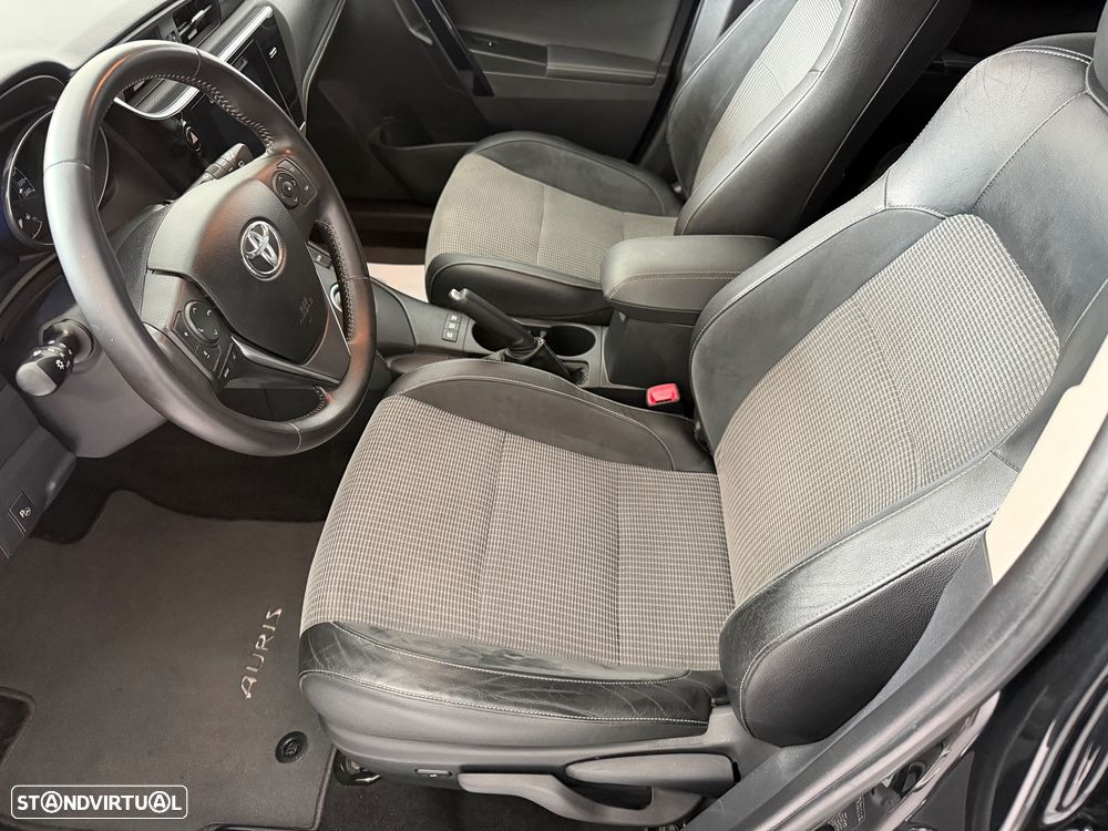 Toyota Auris 1.8 HSD Comfort +P.Sport+Navi - 17