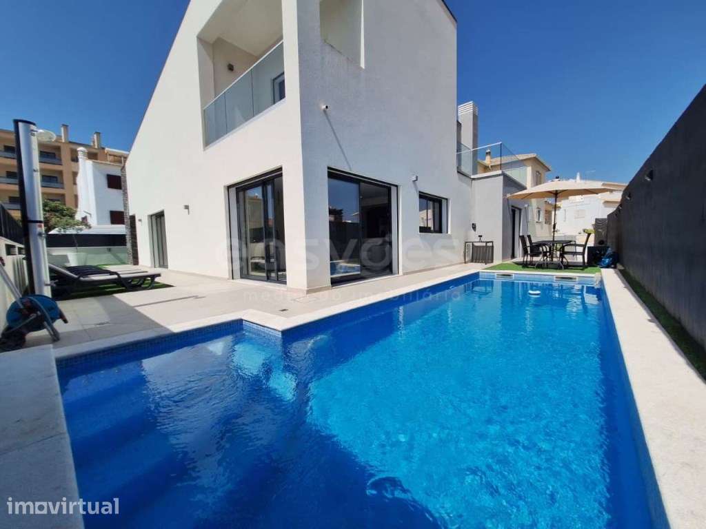 Moradia nova com 3 quartos, piscina e garagem com 100 m2 - Grande imagem: 4/51