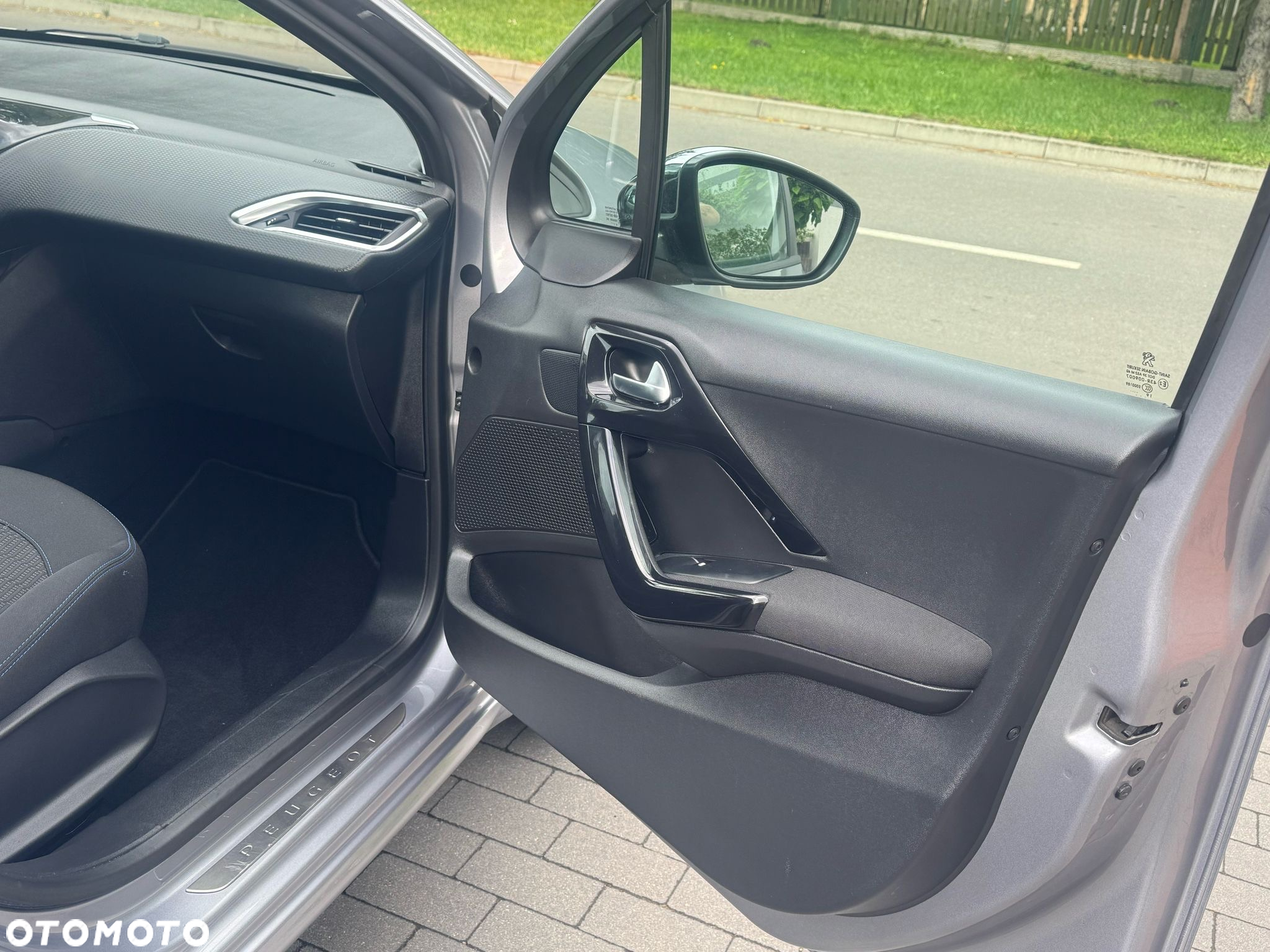 Peugeot 208 PureTech 82 Stop & Start Signature - 21