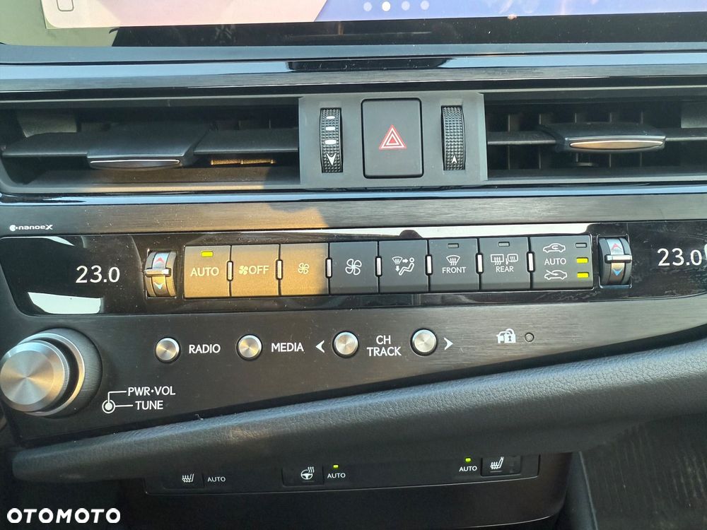 Lexus ES 300h Business Edition - 8
