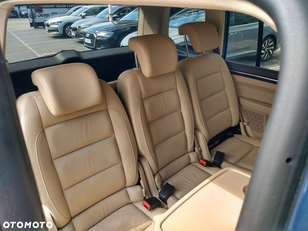 Volkswagen Touran - 26