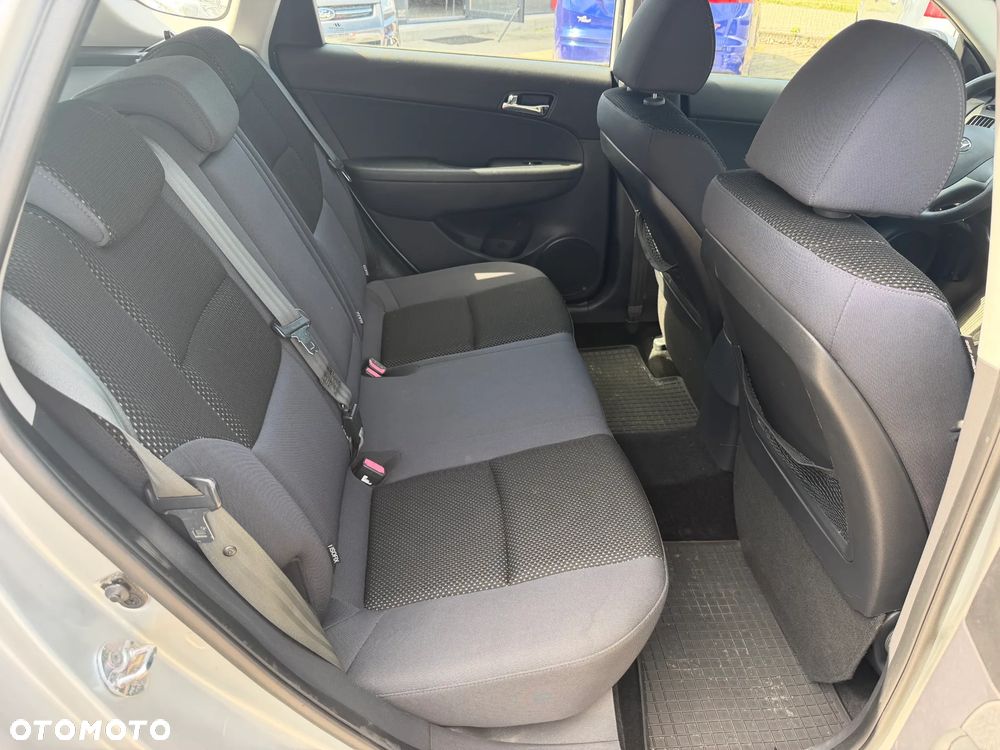 Hyundai i30 1.6 CRDi Classic + - 12