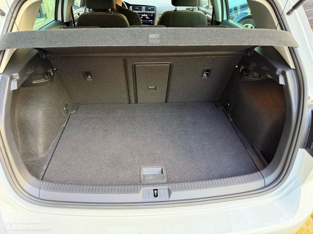 VW e-Golf - 26