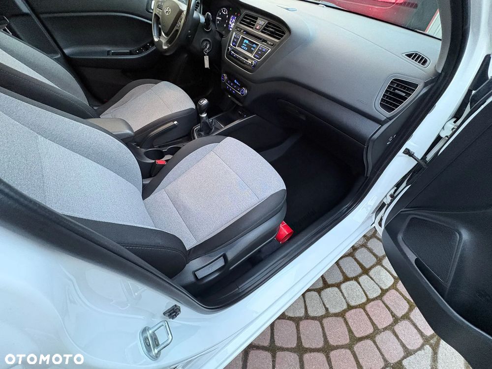 Hyundai i20 1.2 Intro Edition - 11