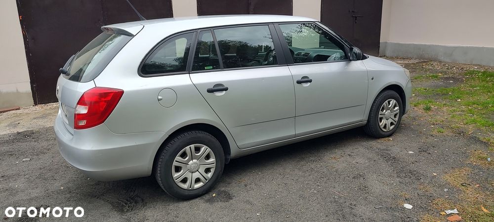 Skoda Fabia 2014 photo 2