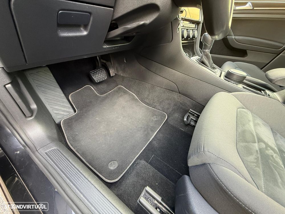 VW Golf Variant 1.6 TDi Highline DSG - 41