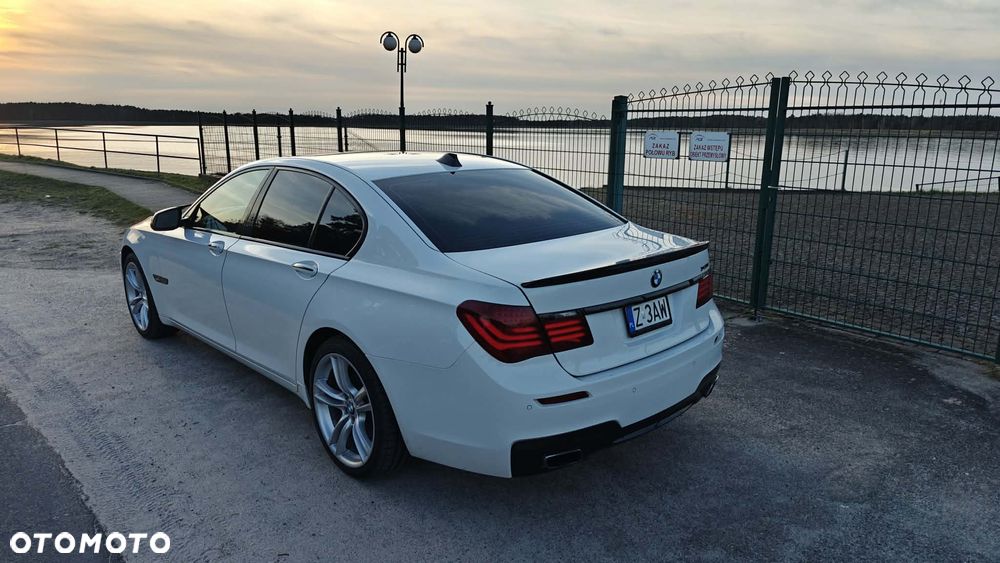 BMW Seria 7 740i Edition Exclusive - 4