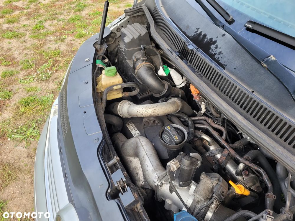 Volkswagen Caravelle - 28