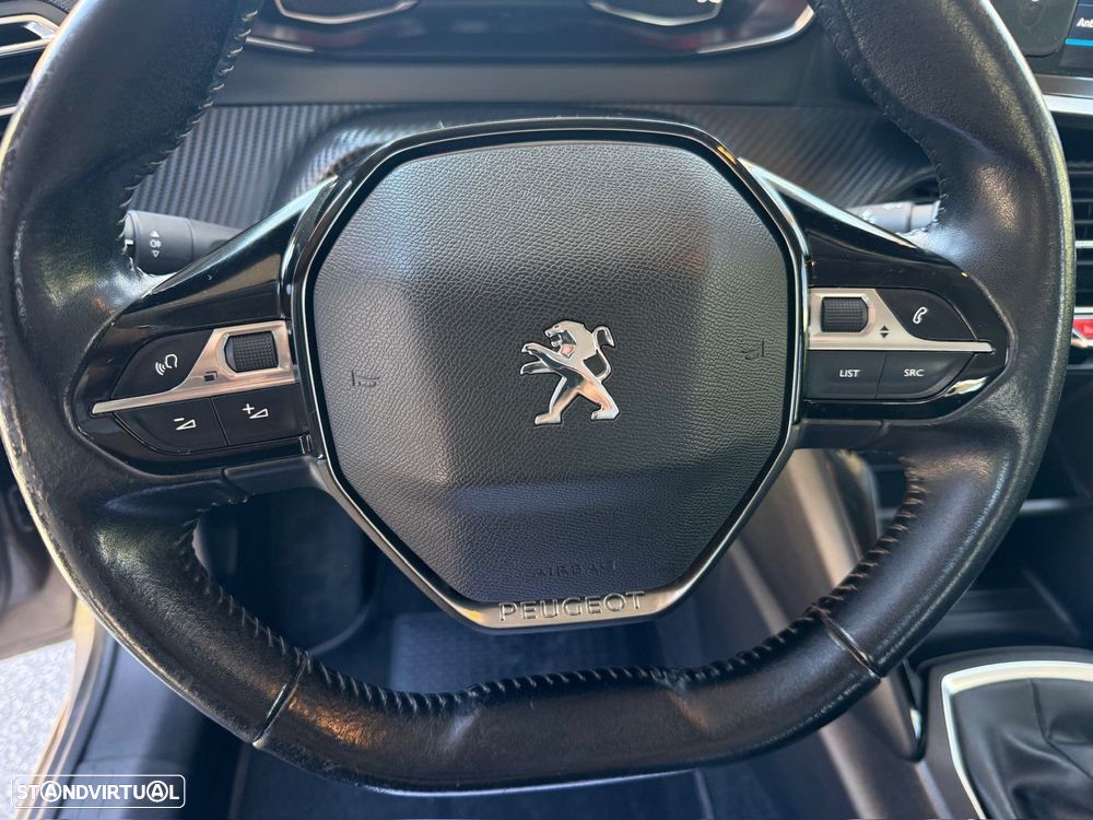 Peugeot 208 - 11