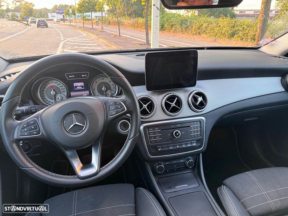 Mercedes-Benz GLA 200 d Aut. - 2