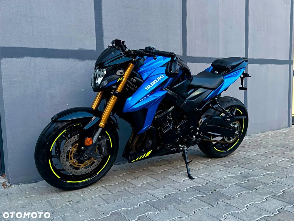 Suzuki GSX - 7