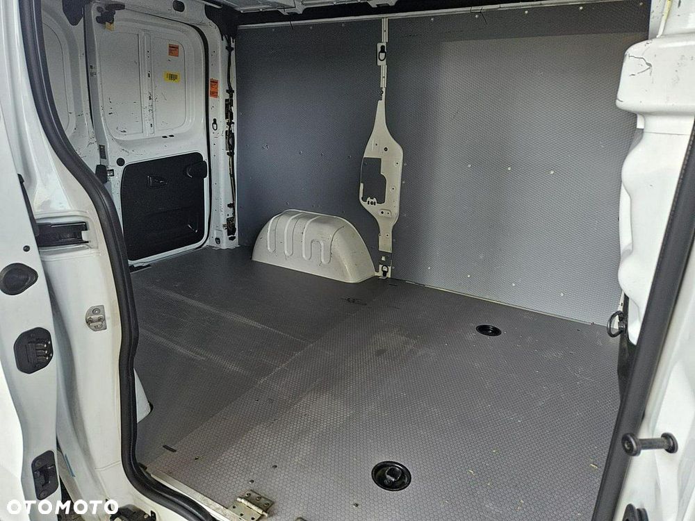 Renault Trafic - 16
