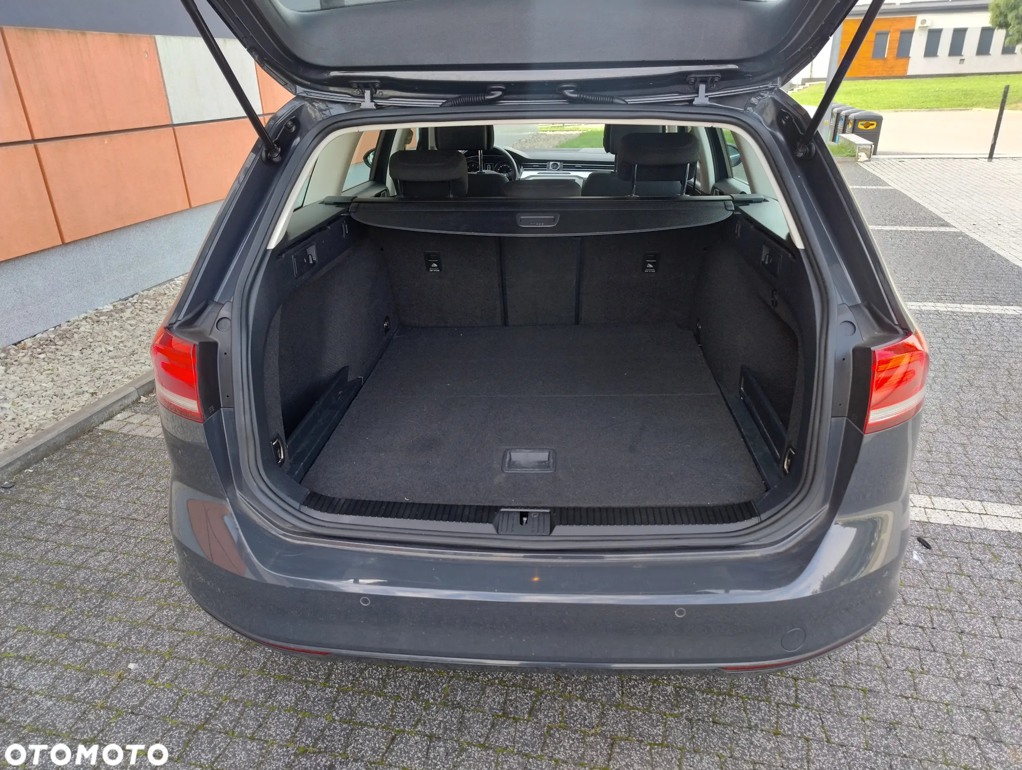 Volkswagen Passat Variant 2.0 TDI (BlueMotion Technology) Trendline - 23