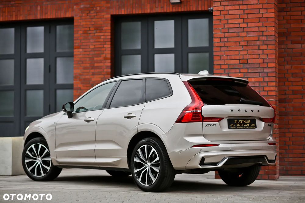 Volvo XC 60 B4 D AWD Ultimate Dark - 12