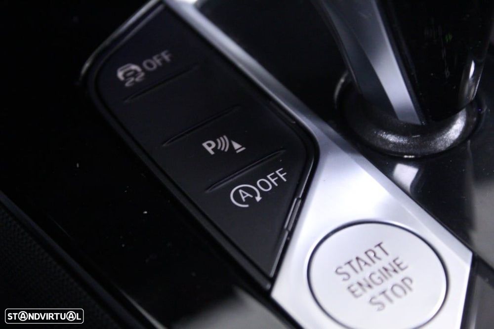 BMW 116 d Pack Desportivo M Auto - 32